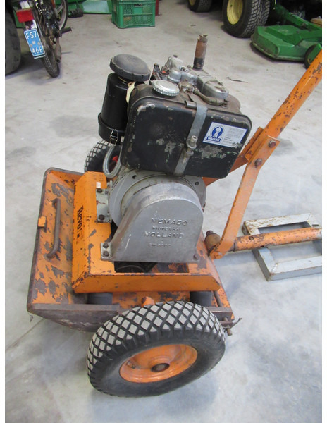 REVO Nemaco DM 3500 Hatz ES75 Diesel trilplaat - Lapvibrátor: 2 kép. REVO Nemaco DM 3500 Hatz ES75 Diesel trilplaat - Lapvibrátor: 2 kép.