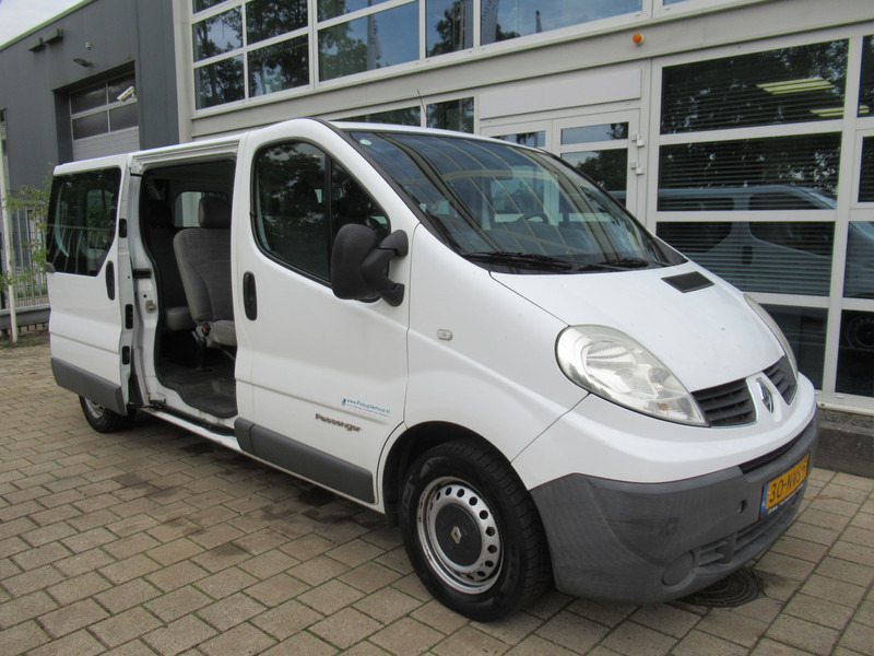 Renault Trafic 2.0 DCi 115 Lang 9-persoons Personenbus Passenger - Minibusz, Kisbusz: 3 kép. Renault Trafic 2.0 DCi 115 Lang 9-persoons Personenbus Passenger - Minibusz, Kisbusz: 3 kép.