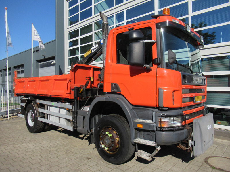 Scania P 114 CB 4x4 HZ 340 3-W. Tipper - 3-S. Kipper + HMF 1063 Crane Kran - Billenőplatós teherautó, Darus autó: 2 kép. Scania P 114 CB 4x4 HZ 340 3-W. Tipper - 3-S. Kipper + HMF 1063 Crane Kran - Billenőplatós teherautó, Darus autó: 2 kép.