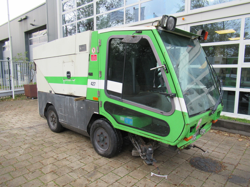 TENNANT HMF 214 Veegmachine, DEFECT / FOR PARTS - Utcaseprő gép: 2 kép. TENNANT HMF 214 Veegmachine, DEFECT / FOR PARTS - Utcaseprő gép: 2 kép.