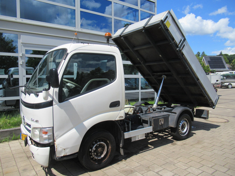 Toyota Dyna 100 3.0 D-4D 80KW Comfort, Kipper VV - Billenőplatós kisteherautó: 3 kép. Toyota Dyna 100 3.0 D-4D 80KW Comfort, Kipper VV - Billenőplatós kisteherautó: 3 kép.