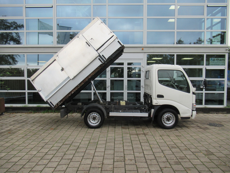 Toyota Dyna 100 3.0 D-4D 80KW Comfort Veegvuilkipper Tipper - Billenőplatós kisteherautó: 4 kép. Toyota Dyna 100 3.0 D-4D 80KW Comfort Veegvuilkipper Tipper - Billenőplatós kisteherautó: 4 kép.