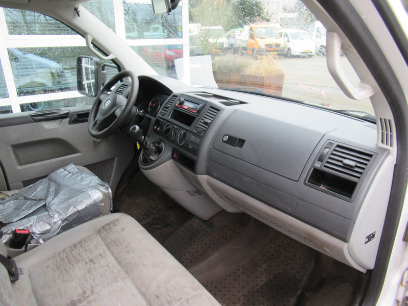 Platós kisteherautó Volkswagen Transporter T5 2.0 TDI 62KW L2H1 Pick-Up Open laadbak: 7 kép. Platós kisteherautó Volkswagen Transporter T5 2.0 TDI 62KW L2H1 Pick-Up Open laadbak: 7 kép.