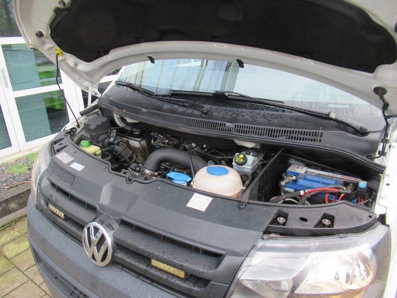 Platós kisteherautó Volkswagen Transporter T5 2.0 TDI 62KW L2H1 Pick-Up Open laadbak: 12 kép. Platós kisteherautó Volkswagen Transporter T5 2.0 TDI 62KW L2H1 Pick-Up Open laadbak: 12 kép.