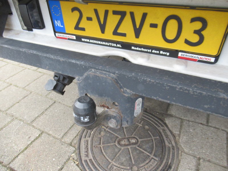 Platós kisteherautó Volkswagen Transporter T5 2.0 TDI 62KW L2H1 Pick-Up Open laadbak: 11 kép. Platós kisteherautó Volkswagen Transporter T5 2.0 TDI 62KW L2H1 Pick-Up Open laadbak: 11 kép.