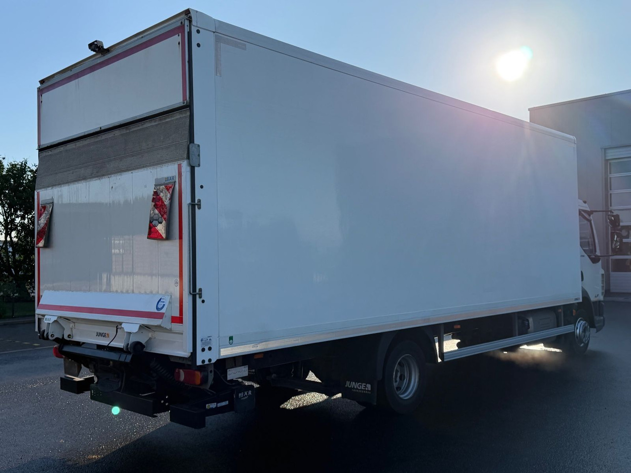 DAF LF 12.230 FA Koffer, Lbw, Ahk., 7.3m, E6, TOP - Dobozos felépítményű teherautó: 4 kép. DAF LF 12.230 FA Koffer, Lbw, Ahk., 7.3m, E6, TOP - Dobozos felépítményű teherautó: 4 kép.