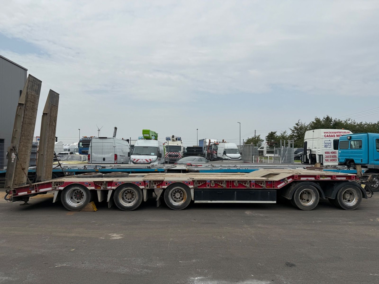 Humbaur 5-Achs Tieflader / Lift- und Lenkachse/ 50 to - Pótkocsi mélybölcsős: 2 kép. Humbaur 5-Achs Tieflader / Lift- und Lenkachse/ 50 to - Pótkocsi mélybölcsős: 2 kép.