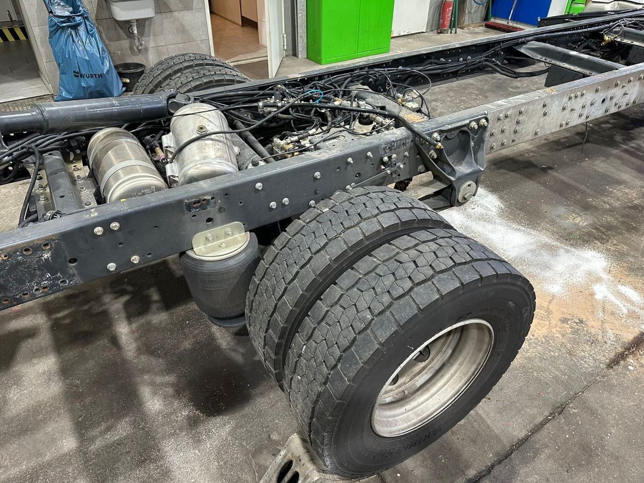 Iveco 110EL25 Unfallchassis ohne Motor/Getriebe - Alvaz teherautó: 3 kép. Iveco 110EL25 Unfallchassis ohne Motor/Getriebe - Alvaz teherautó: 3 kép.