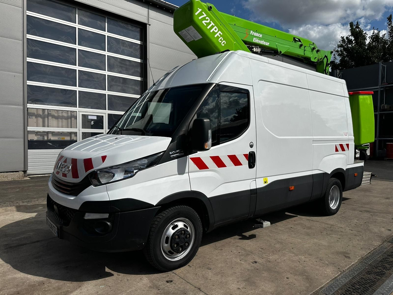 Iveco Daily 50C18 Hi-Matic/17m/Euro6/2-Punkt - Emelőkosaras teherautó: 1 kép. Iveco Daily 50C18 Hi-Matic/17m/Euro6/2-Punkt - Emelőkosaras teherautó: 1 kép.