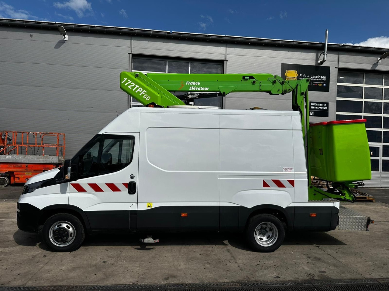 Iveco Daily 50C18 Hi-Matic/17m/Euro6/2-Punkt - Emelőkosaras teherautó: 2 kép. Iveco Daily 50C18 Hi-Matic/17m/Euro6/2-Punkt - Emelőkosaras teherautó: 2 kép.