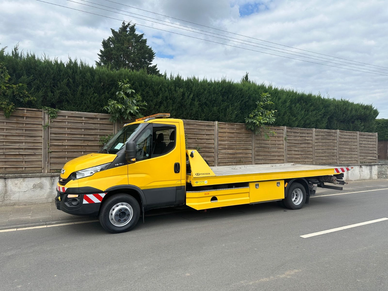 Iveco Daily 70c18 Schiebeplateau/Seilwinde/Funk - Vontató: 1 kép. Iveco Daily 70c18 Schiebeplateau/Seilwinde/Funk - Vontató: 1 kép.