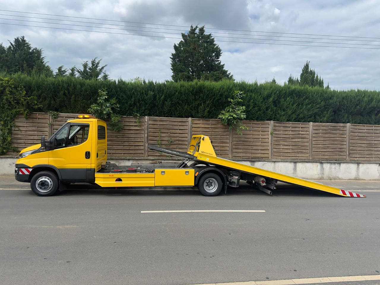 Iveco Daily 70c18 Schiebeplateau/Seilwinde/Funk - Vontató: 5 kép. Iveco Daily 70c18 Schiebeplateau/Seilwinde/Funk - Vontató: 5 kép.