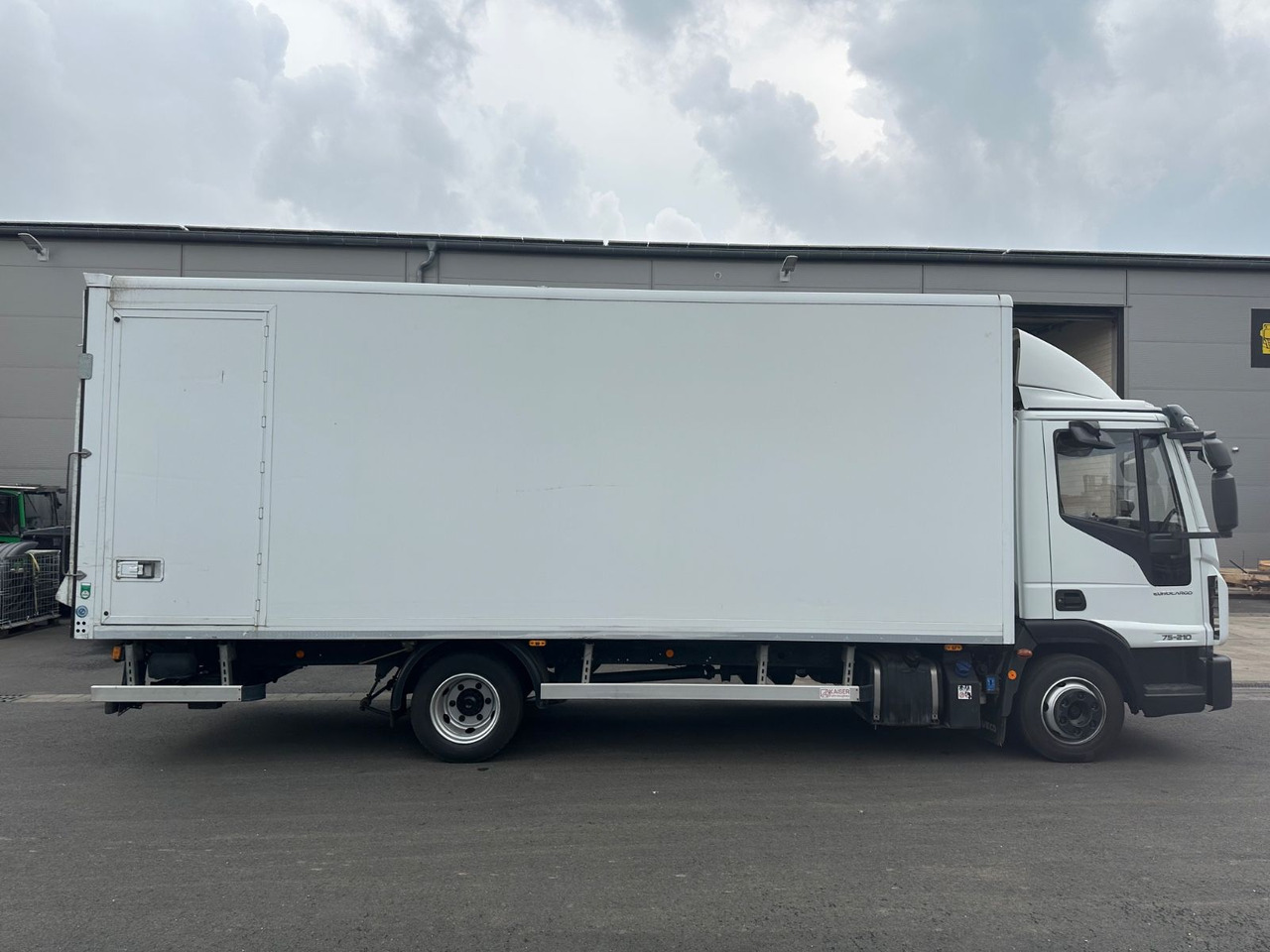 Iveco Eurocargo 75E210/Koffer/LBW 1000Kg/Automatik/ - Dobozos kisteherautó: 3 kép. Iveco Eurocargo 75E210/Koffer/LBW 1000Kg/Automatik/ - Dobozos kisteherautó: 3 kép.