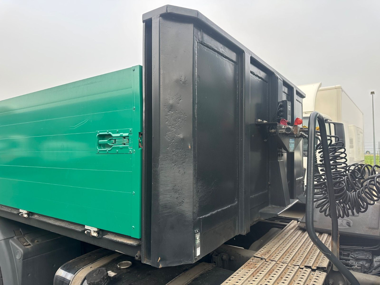 M & V Pritsche/ Plattform/ Langmaterial 12.8m - Platós félpótkocsi: 2 kép. M & V Pritsche/ Plattform/ Langmaterial 12.8m - Platós félpótkocsi: 2 kép.