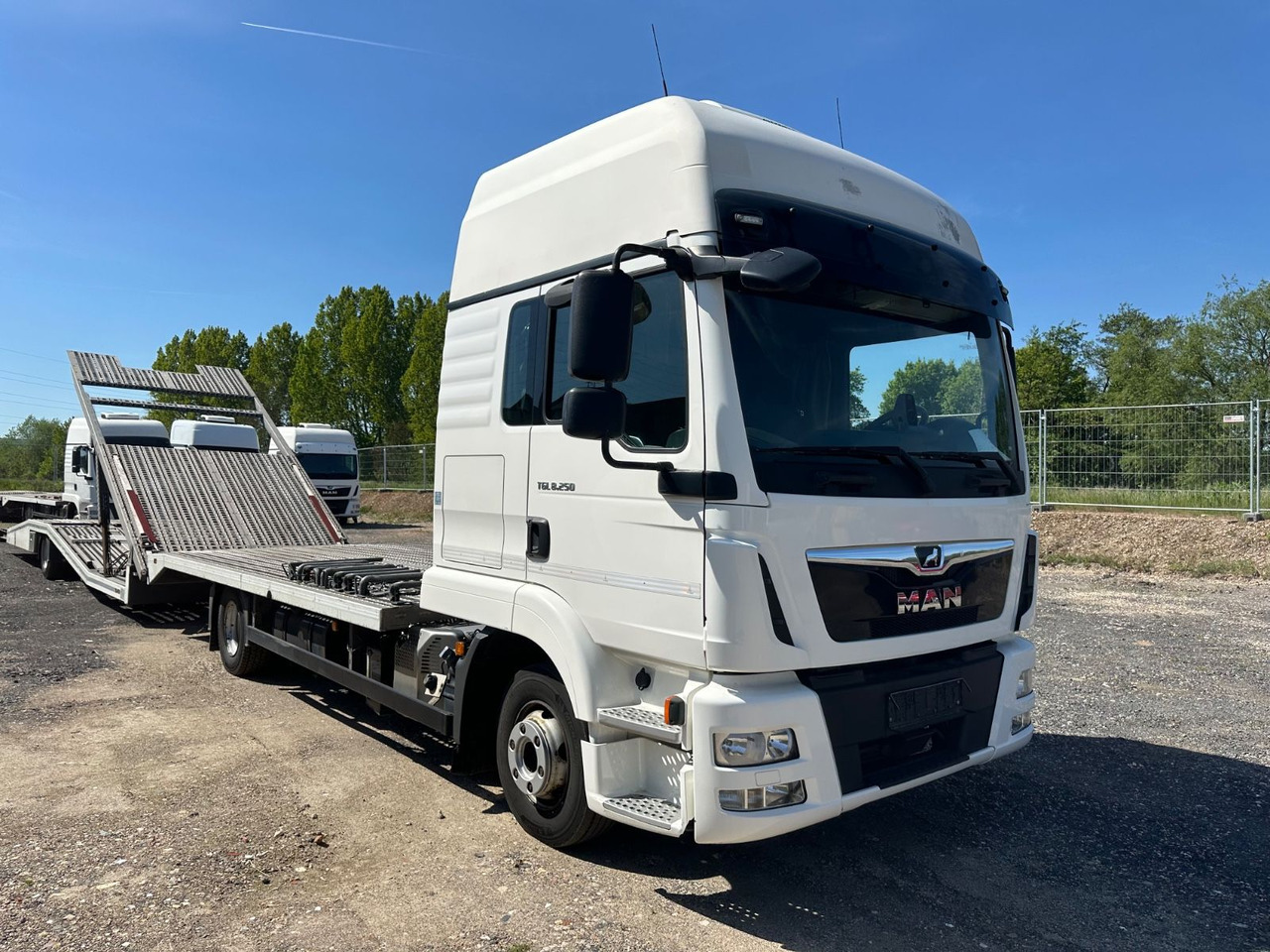 MAN 8.250 TGL*4x L1H1*XLX Kabine*VDI2700*TOP* - Autószállító teherautó: 2 kép. MAN 8.250 TGL*4x L1H1*XLX Kabine*VDI2700*TOP* - Autószállító teherautó: 2 kép.