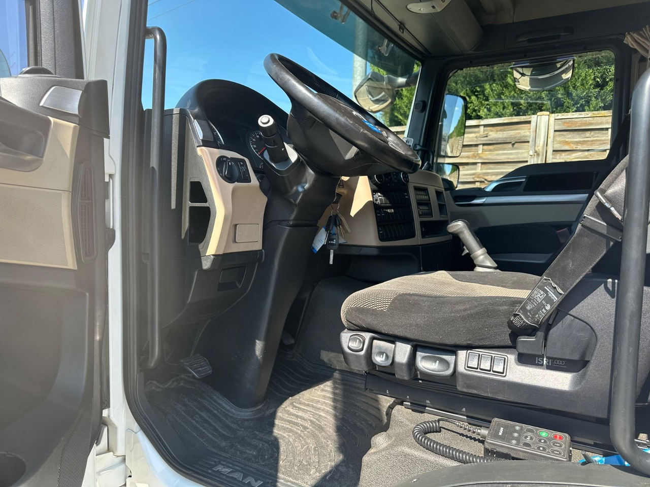 MAN 8.250 TGL*VDI2700*TOP*4-er Zug BFT Anhänger MAN 8.250 TGL*4x L1H1*XLX Kabine*VDI2700*TOP* - Autószállító teherautó: 4 kép. MAN 8.250 TGL*VDI2700*TOP*4-er Zug BFT Anhänger MAN 8.250 TGL*4x L1H1*XLX Kabine*VDI2700*TOP* - Autószállító teherautó: 4 kép.