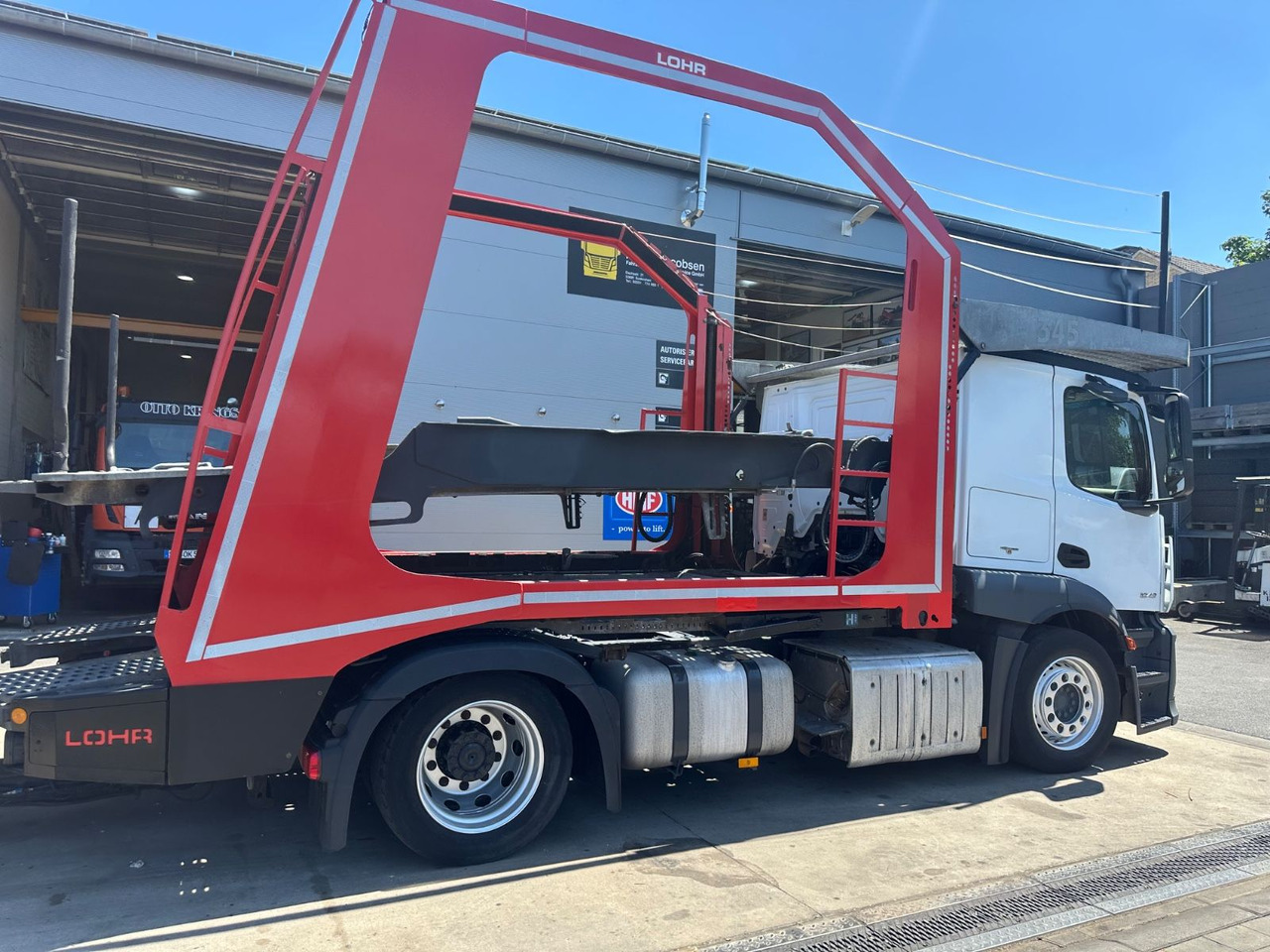 Mercedes-Benz Actros 1843 Eurolohr Lohr VDI 2700 - Autószállító teherautó: 3 kép. Mercedes-Benz Actros 1843 Eurolohr Lohr VDI 2700 - Autószállító teherautó: 3 kép.