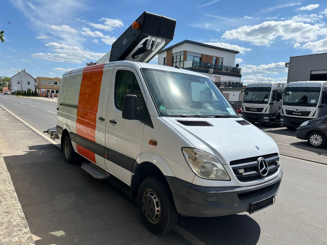 Mercedes-Benz Sprinter 515 CDI 4X4|13,2m Versailift ET-38-LFH - Emelőkosaras teherautó: 4 kép. Mercedes-Benz Sprinter 515 CDI 4X4|13,2m Versailift ET-38-LFH - Emelőkosaras teherautó: 4 kép.