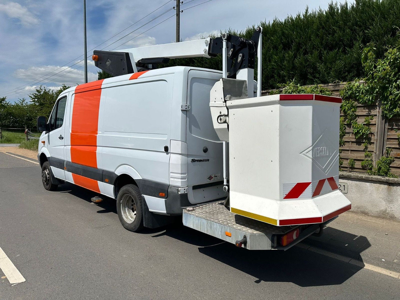 Mercedes-Benz Sprinter 515 CDI 4X4 13,2m Versailift ET-38-LFHD - Emelőkosaras teherautó: 3 kép. Mercedes-Benz Sprinter 515 CDI 4X4 13,2m Versailift ET-38-LFHD - Emelőkosaras teherautó: 3 kép.
