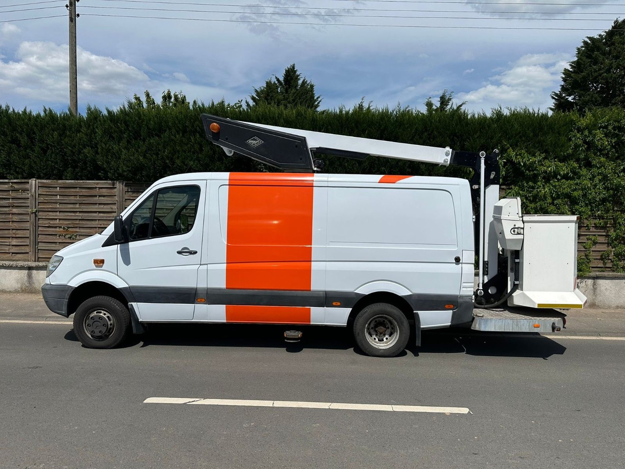 Mercedes-Benz Sprinter 515 CDI 4X4 13,2m Versailift ET-38-LFHD - Emelőkosaras teherautó: 2 kép. Mercedes-Benz Sprinter 515 CDI 4X4 13,2m Versailift ET-38-LFHD - Emelőkosaras teherautó: 2 kép.