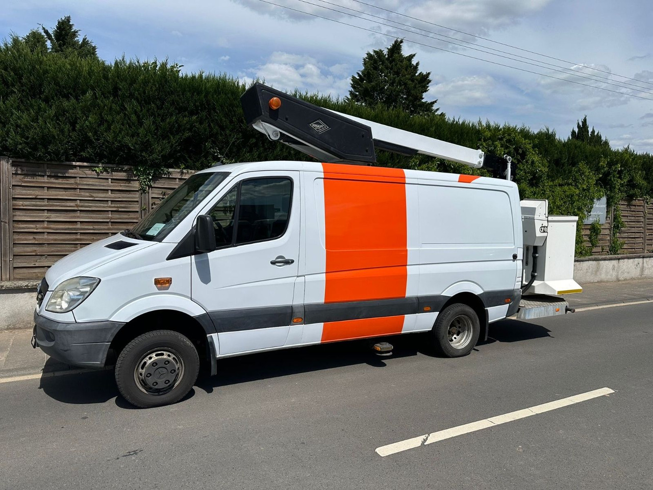Mercedes-Benz Sprinter 515 CDI 4X4 13,2m Versailift ET-38-LFHD - Emelőkosaras teherautó: 1 kép. Mercedes-Benz Sprinter 515 CDI 4X4 13,2m Versailift ET-38-LFHD - Emelőkosaras teherautó: 1 kép.