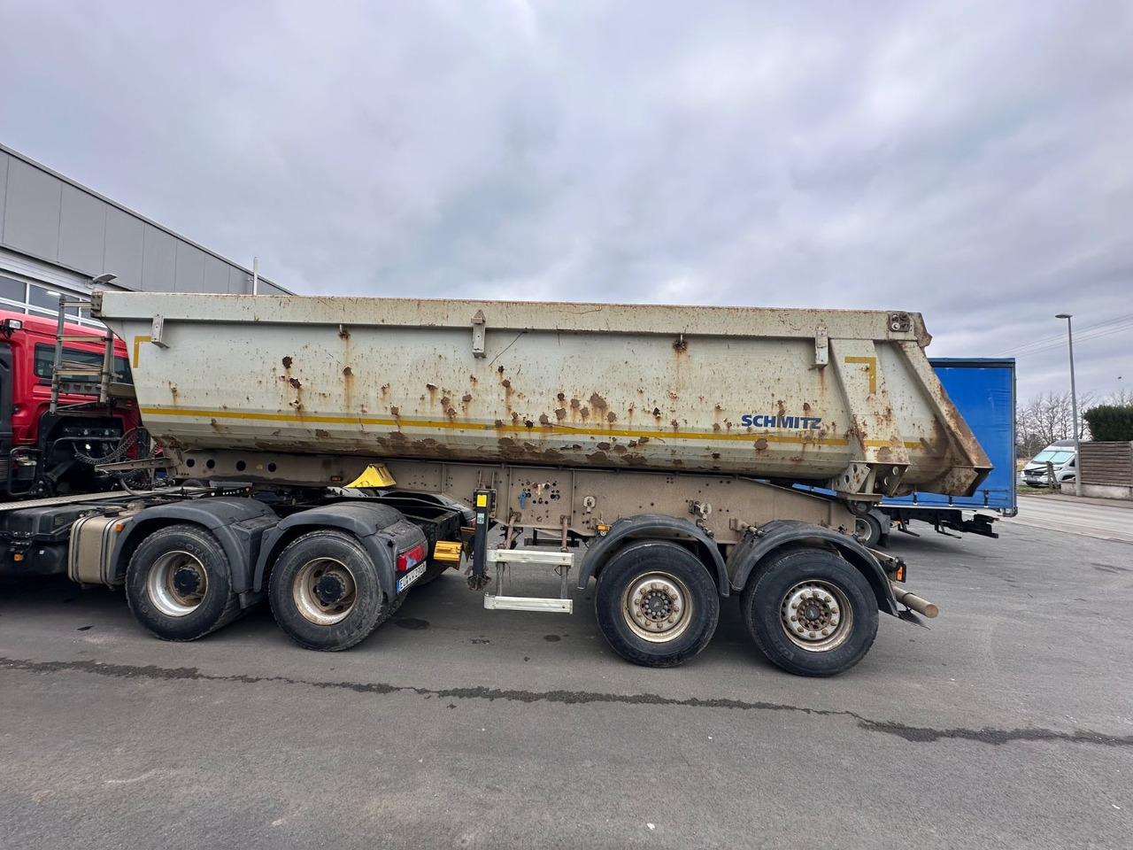 Schmitz Cargobull SKI 18 SL-7.2 SR /2-Achs Muldenkipper/tüv 01/26 - Félpótkocsi billenőplatós: 1 kép. Schmitz Cargobull SKI 18 SL-7.2 SR /2-Achs Muldenkipper/tüv 01/26 - Félpótkocsi billenőplatós: 1 kép.