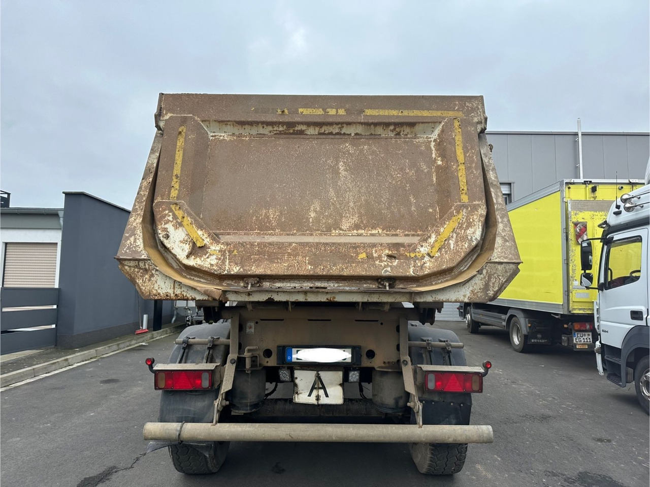 Schmitz Cargobull SKI 18 SL-7.2 SR /2-Achs Muldenkipper/tüv 01/26 - Félpótkocsi billenőplatós: 5 kép. Schmitz Cargobull SKI 18 SL-7.2 SR /2-Achs Muldenkipper/tüv 01/26 - Félpótkocsi billenőplatós: 5 kép.