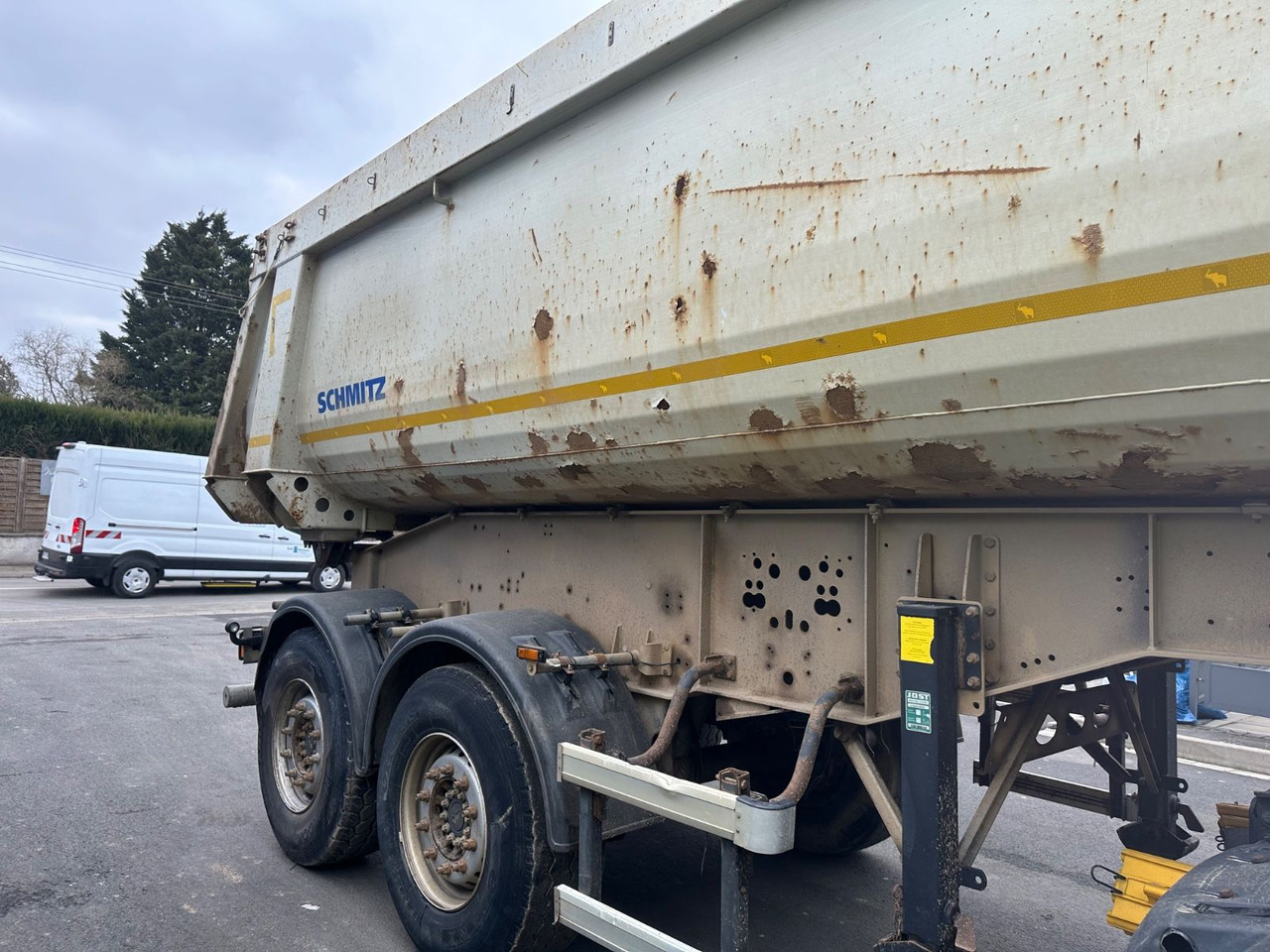 Schmitz Cargobull SKI 18 SL-7.2 SR /2-Achs Muldenkipper/tüv 01/26 - Félpótkocsi billenőplatós: 3 kép. Schmitz Cargobull SKI 18 SL-7.2 SR /2-Achs Muldenkipper/tüv 01/26 - Félpótkocsi billenőplatós: 3 kép.