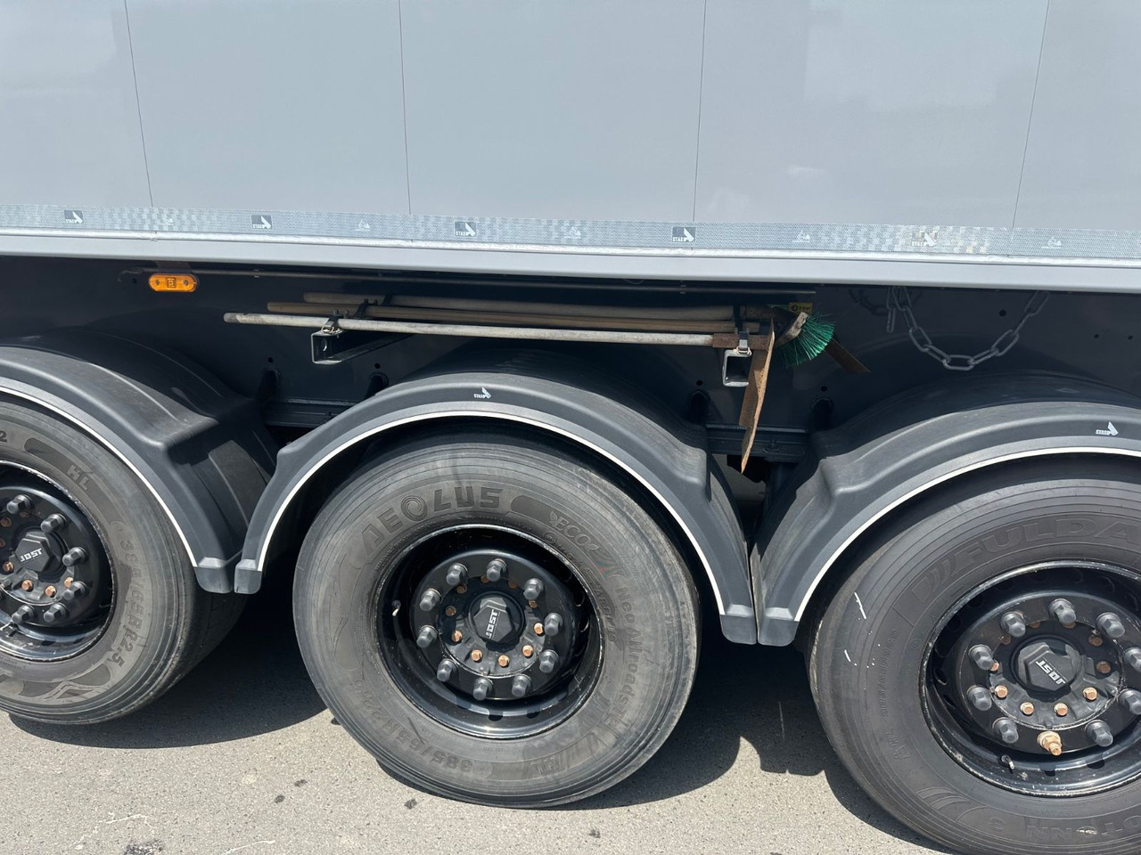 Stas S300CX/AgroSTAR/49m³/2x Lift/ Alu - Félpótkocsi billenőplatós: 5 kép. Stas S300CX/AgroSTAR/49m³/2x Lift/ Alu - Félpótkocsi billenőplatós: 5 kép.