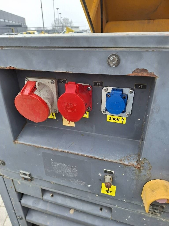 Atlas Copco QAX 40 - Áramfejlesztő: 4 kép. Atlas Copco QAX 40 - Áramfejlesztő: 4 kép.