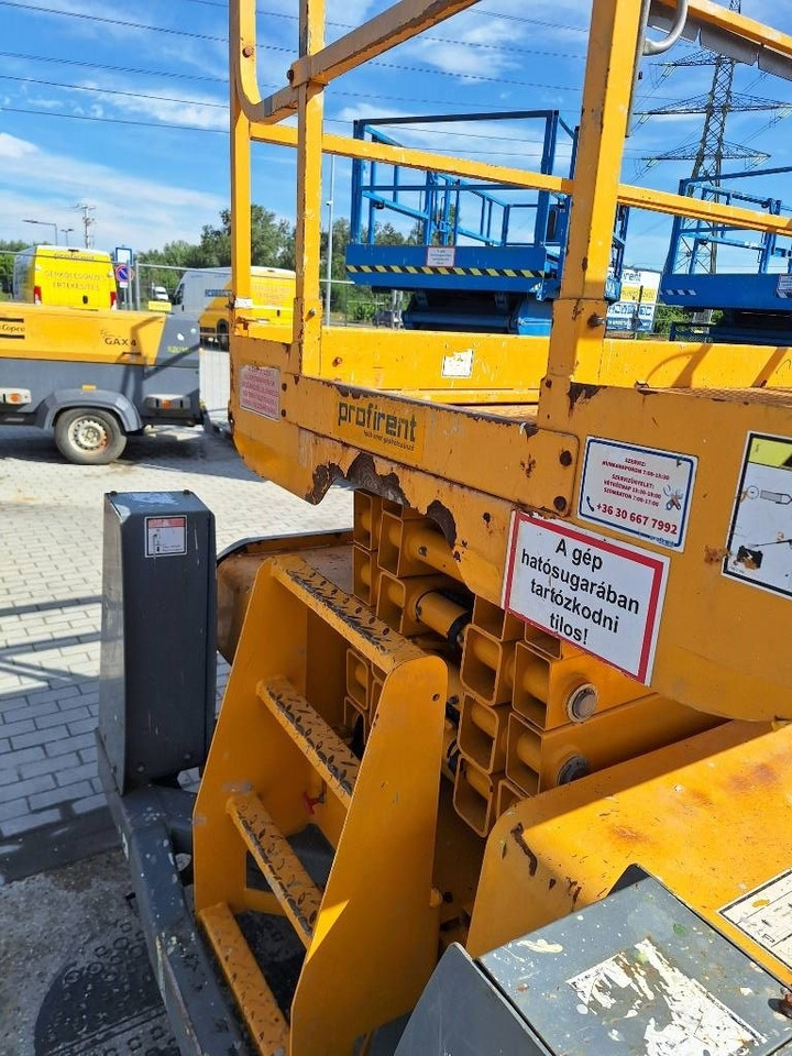 Haulotte Compact 12 DX - Ollós emelő: 4 kép. Haulotte Compact 12 DX - Ollós emelő: 4 kép.