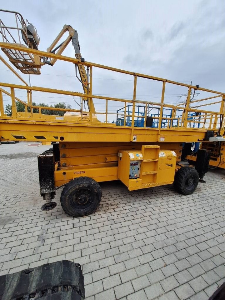 Haulotte H 15 SXL - Ollós emelő: 3 kép. Haulotte H 15 SXL - Ollós emelő: 3 kép.