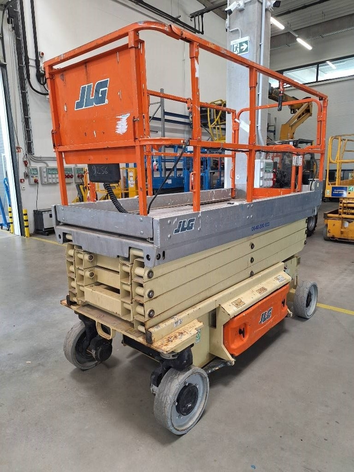 JLG 2646 ES - Ollós emelő: 3 kép. JLG 2646 ES - Ollós emelő: 3 kép.