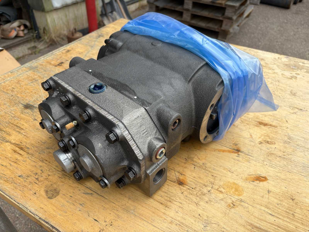 Air Dryer Compressor Cummins ST-676 - Klímakompresszor: 2 kép. Air Dryer Compressor Cummins ST-676 - Klímakompresszor: 2 kép.
