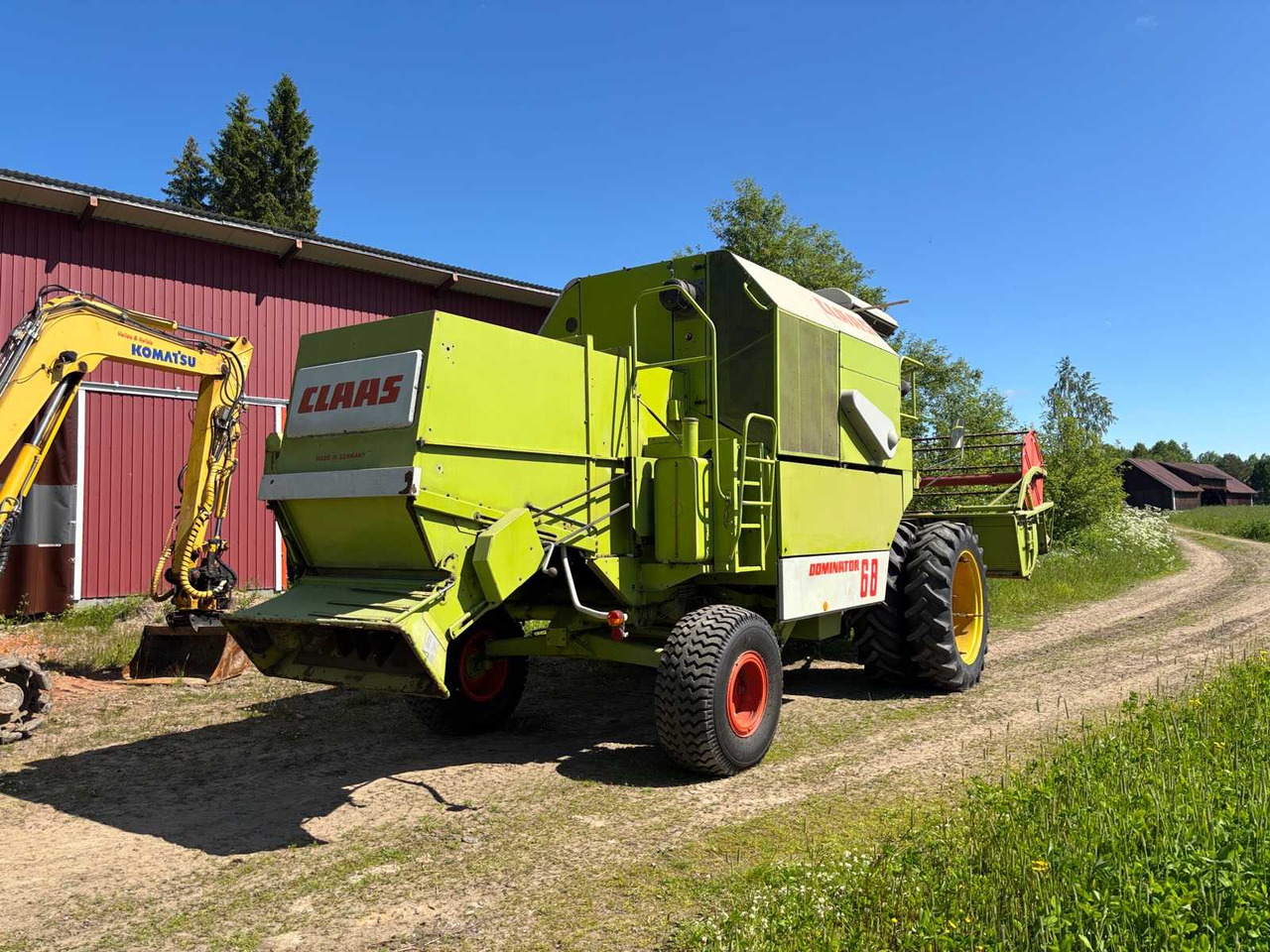 Combine harvester Claas Dominator 68 - Kombájn: 5 kép. Combine harvester Claas Dominator 68 - Kombájn: 5 kép.