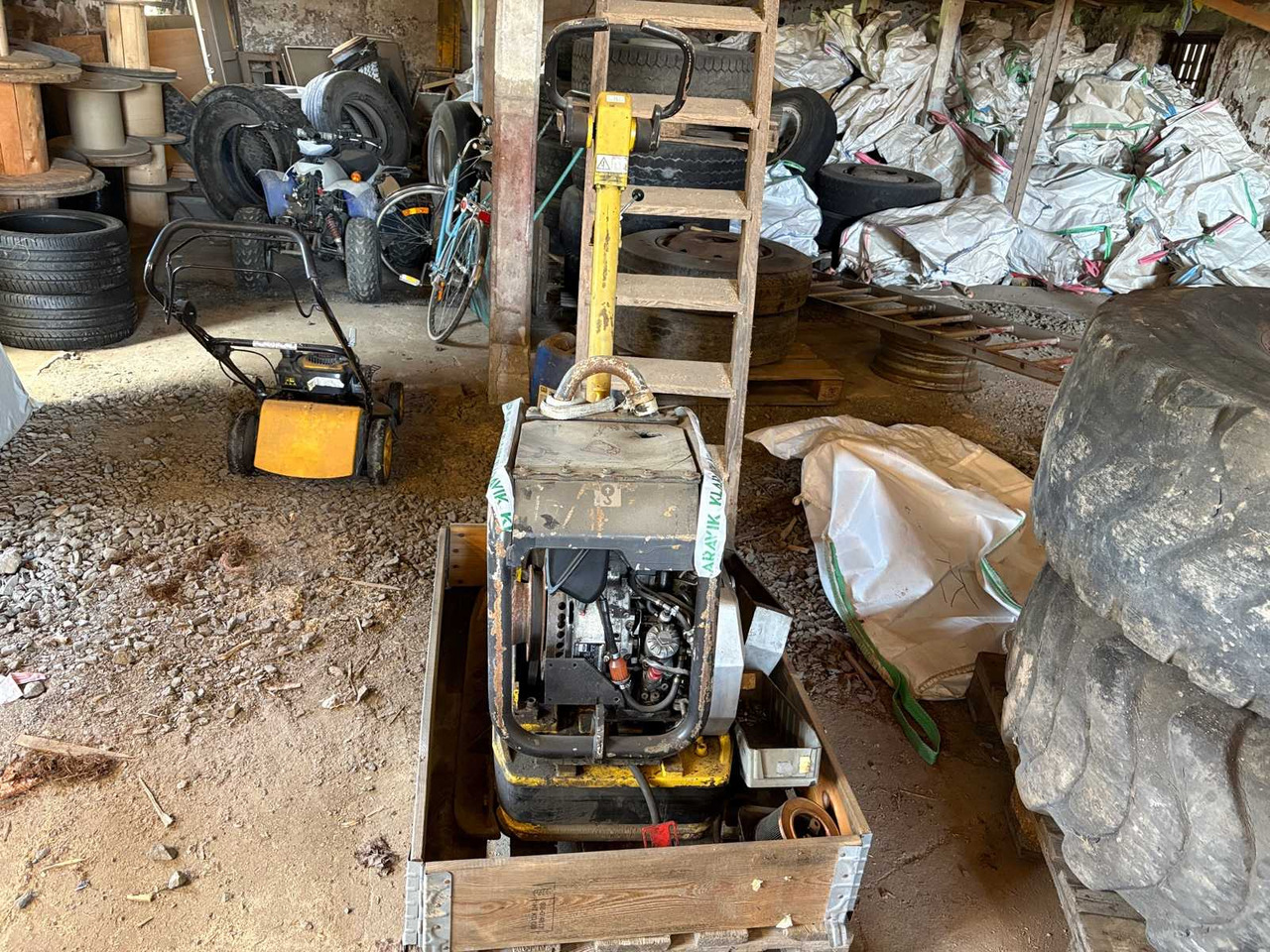 Compactor Wacker Neuson DPU 5045H - Lapvibrátor: 2 kép. Compactor Wacker Neuson DPU 5045H - Lapvibrátor: 2 kép.