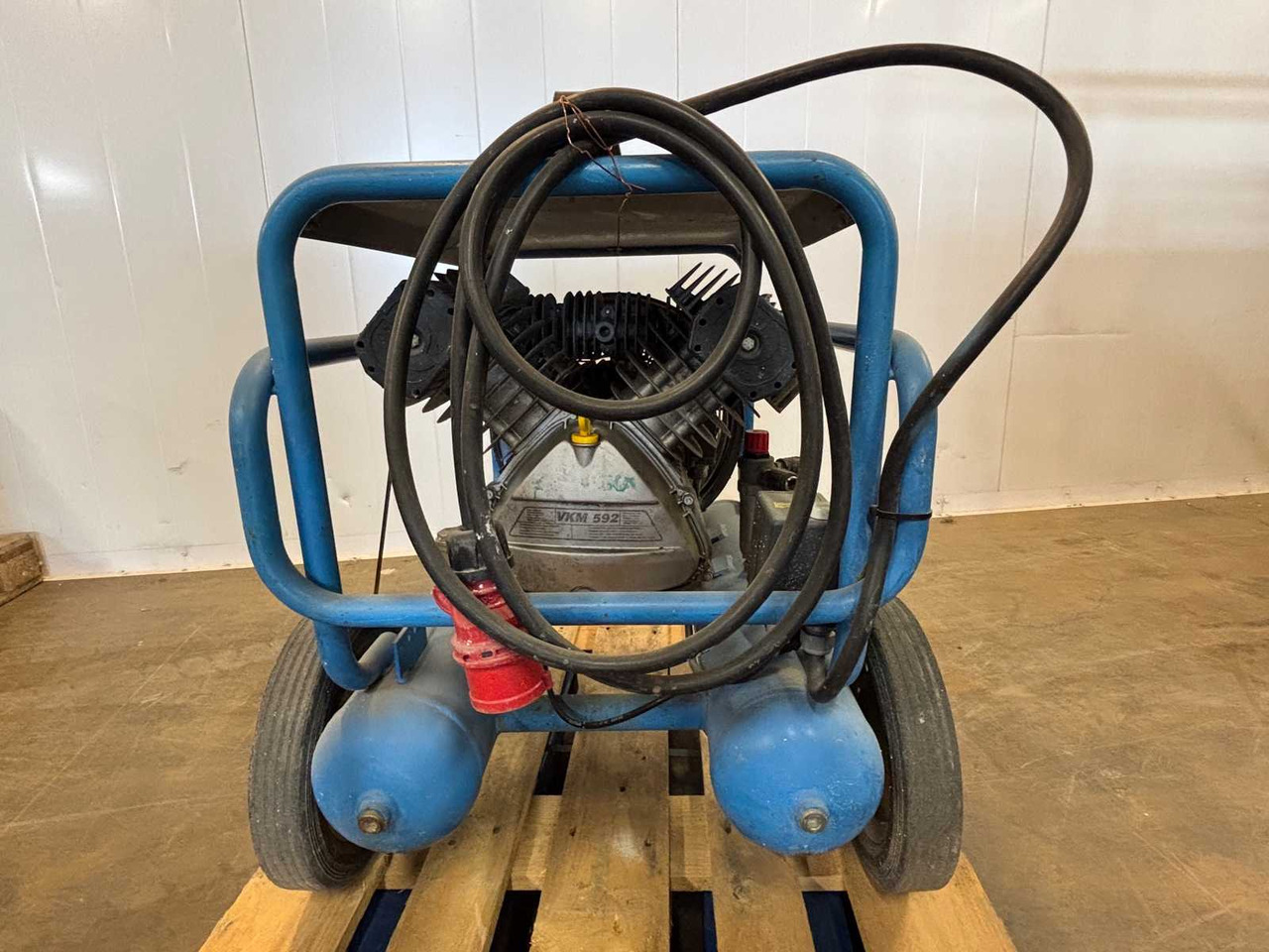 Compressor Mec-Air VKM592 3.0 kW - Légkompresszor: 2 kép. Compressor Mec-Air VKM592 3.0 kW - Légkompresszor: 2 kép.