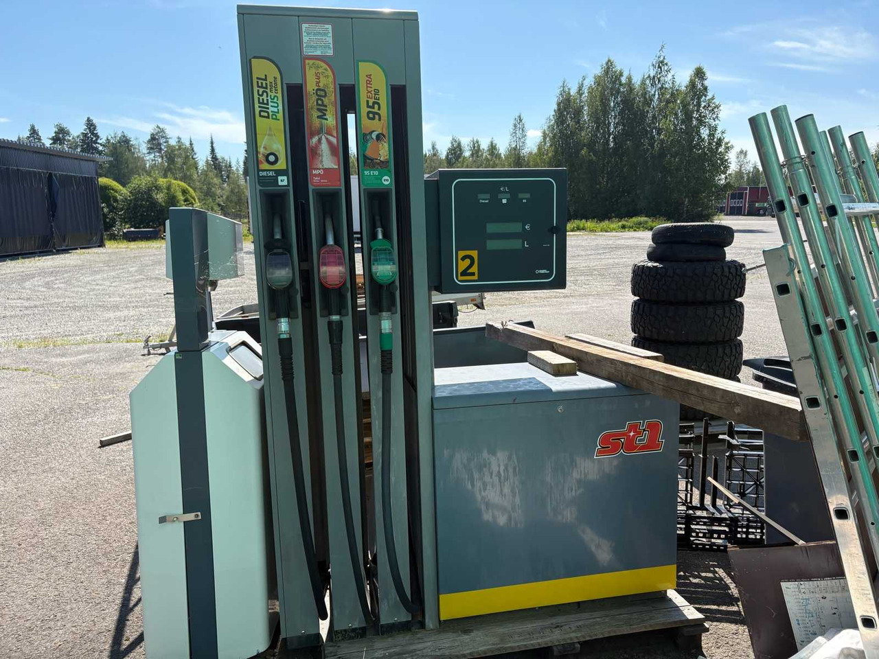 Fuel station SK700-2 - Autószerviz berendezés: 4 kép. Fuel station SK700-2 - Autószerviz berendezés: 4 kép.