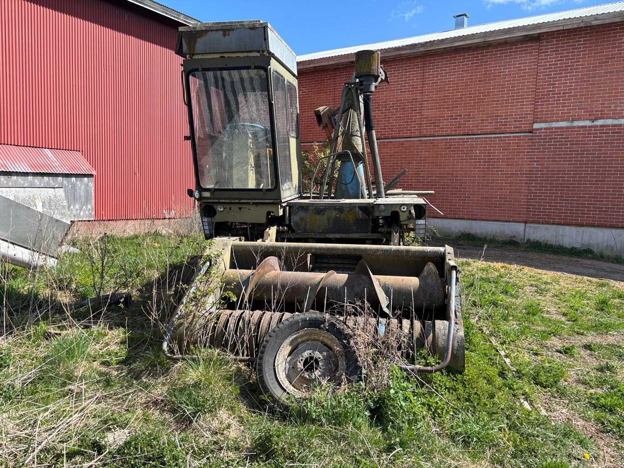 Harvester Fortschritt E-294C (for repair/spare parts) - Betakarító gép: 2 kép. Harvester Fortschritt E-294C (for repair/spare parts) - Betakarító gép: 2 kép.
