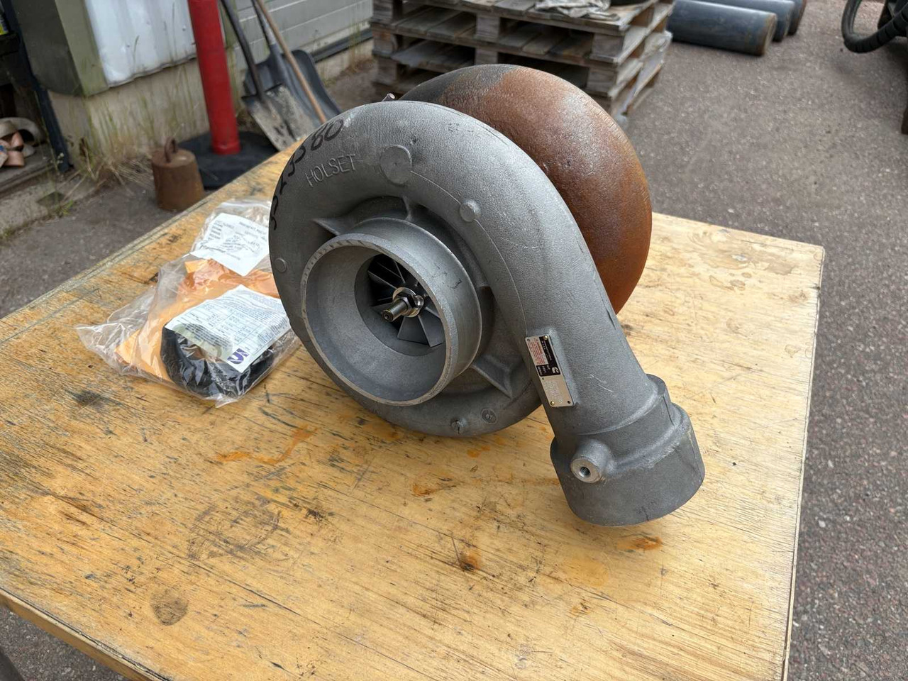 Industrial Turbo Holset HX80/HC5A - Turbó - Építőipari gépek: 2 kép. Industrial Turbo Holset HX80/HC5A - Turbó - Építőipari gépek: 2 kép.