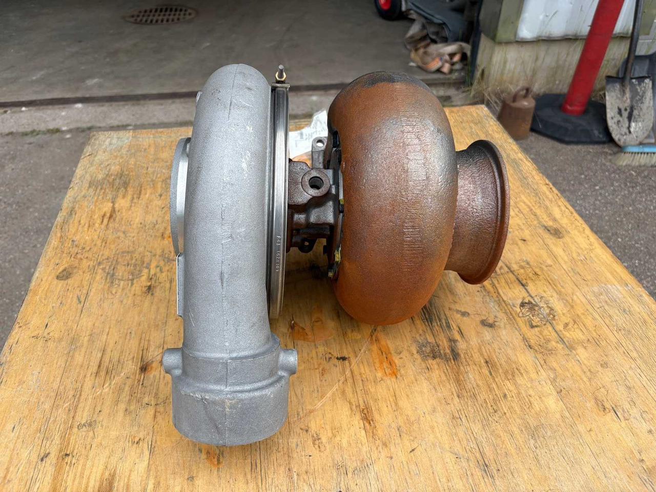 Industrial Turbo Holset HX80/HC5A - Turbó - Építőipari gépek: 3 kép. Industrial Turbo Holset HX80/HC5A - Turbó - Építőipari gépek: 3 kép.