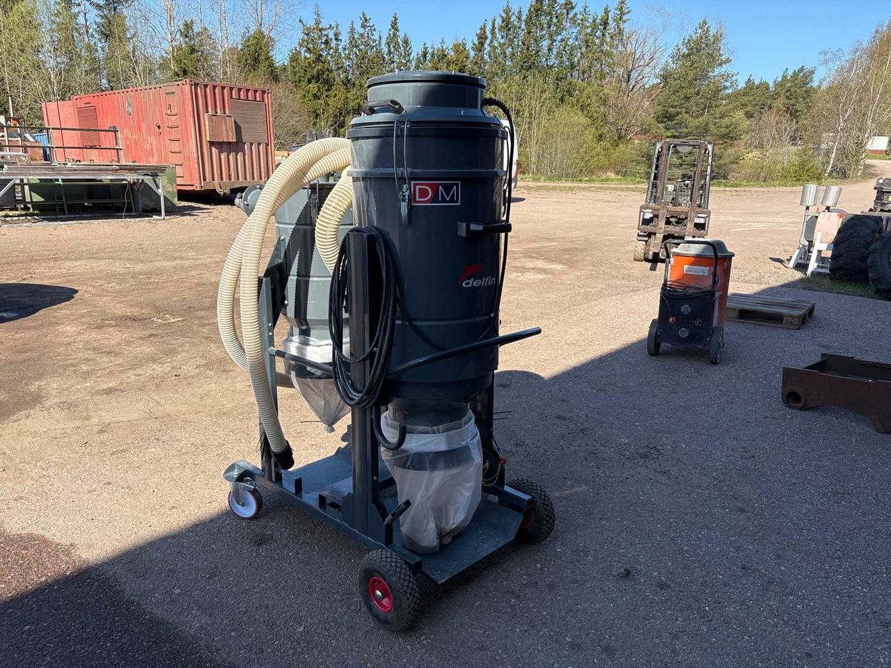 Industrial vacuum cleaner Delfin DM3 - Ipari porszívó: 3 kép. Industrial vacuum cleaner Delfin DM3 - Ipari porszívó: 3 kép.