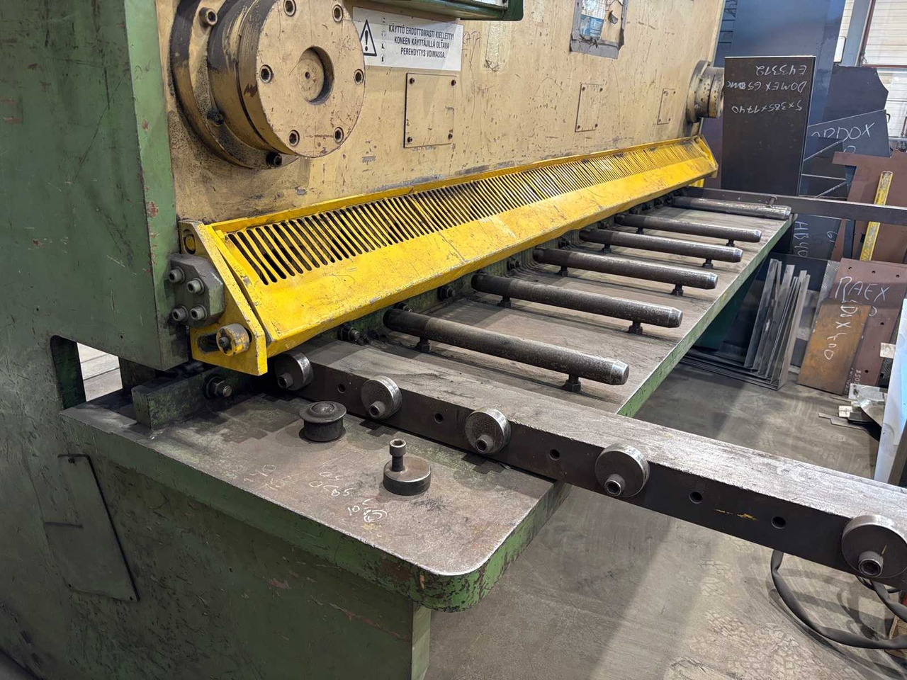 Sheet Metal Cutter LVD MVS 31/20 + Plate Feed Table - Fémmegmunkáló gép: 3 kép. Sheet Metal Cutter LVD MVS 31/20 + Plate Feed Table - Fémmegmunkáló gép: 3 kép.