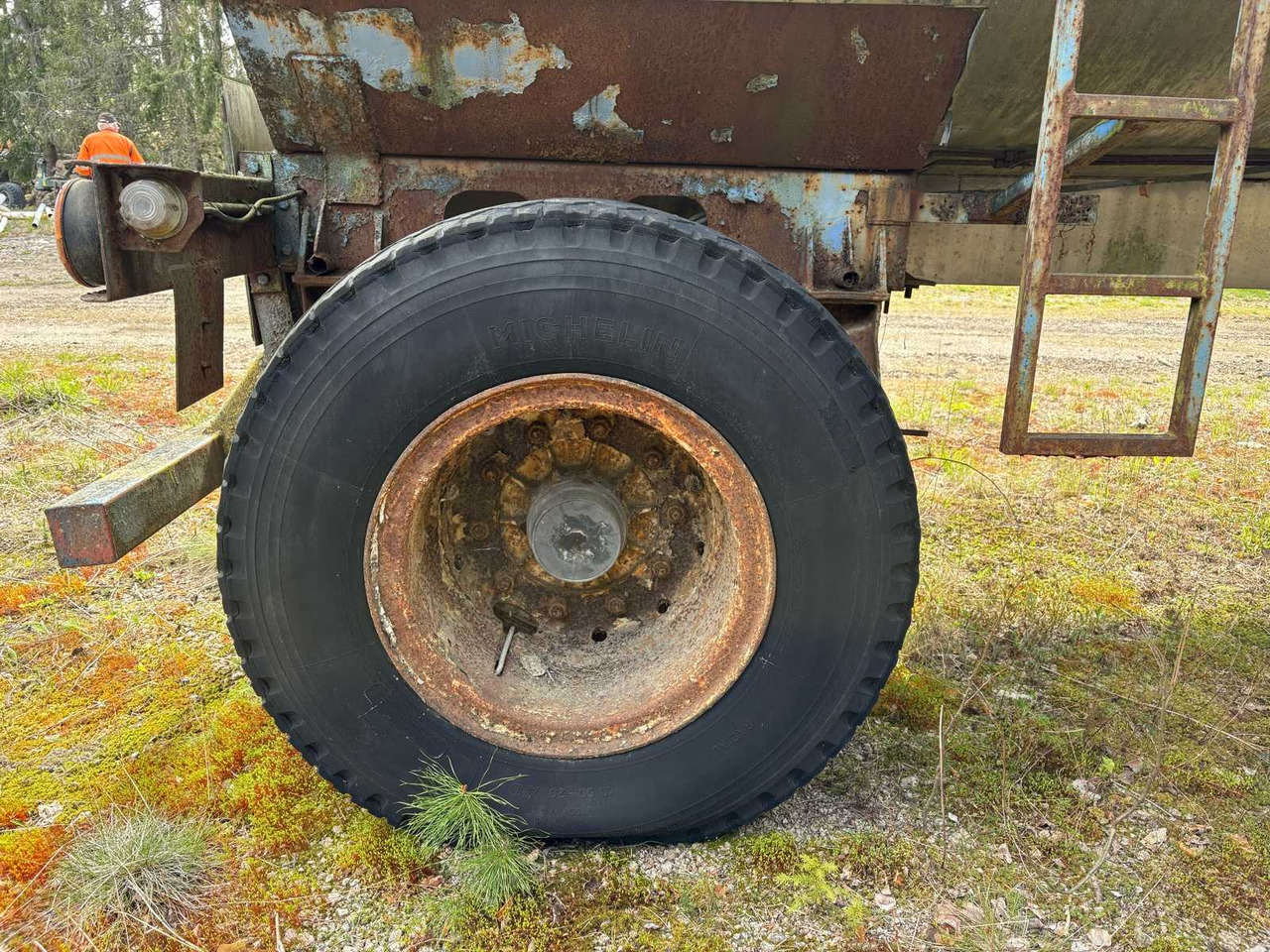 Tank trailer 10000L - Tartályos pótkocsi: 5 kép. Tank trailer 10000L - Tartályos pótkocsi: 5 kép.