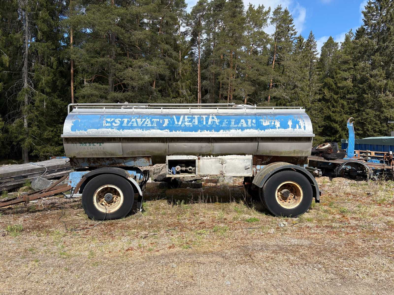 Tank trailer 10000L - Tartályos pótkocsi: 2 kép. Tank trailer 10000L - Tartályos pótkocsi: 2 kép.