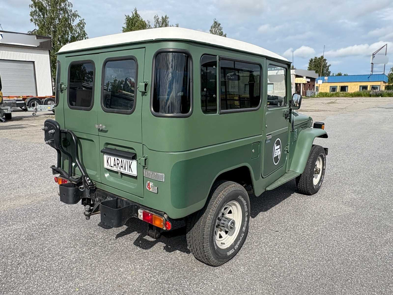 Vintage car Toyota Land Cruiser BJ40 - Autó: 5 kép. Vintage car Toyota Land Cruiser BJ40 - Autó: 5 kép.