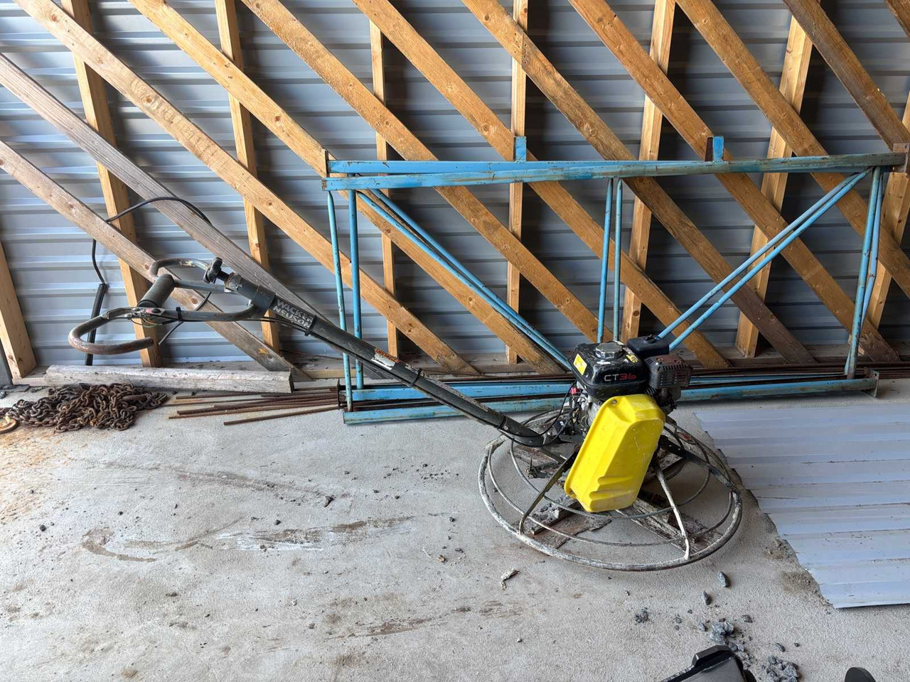 Wacker Neuson Trowel CT 36-5A concrete grinder - Betonkeverő: 2 kép. Wacker Neuson Trowel CT 36-5A concrete grinder - Betonkeverő: 2 kép.