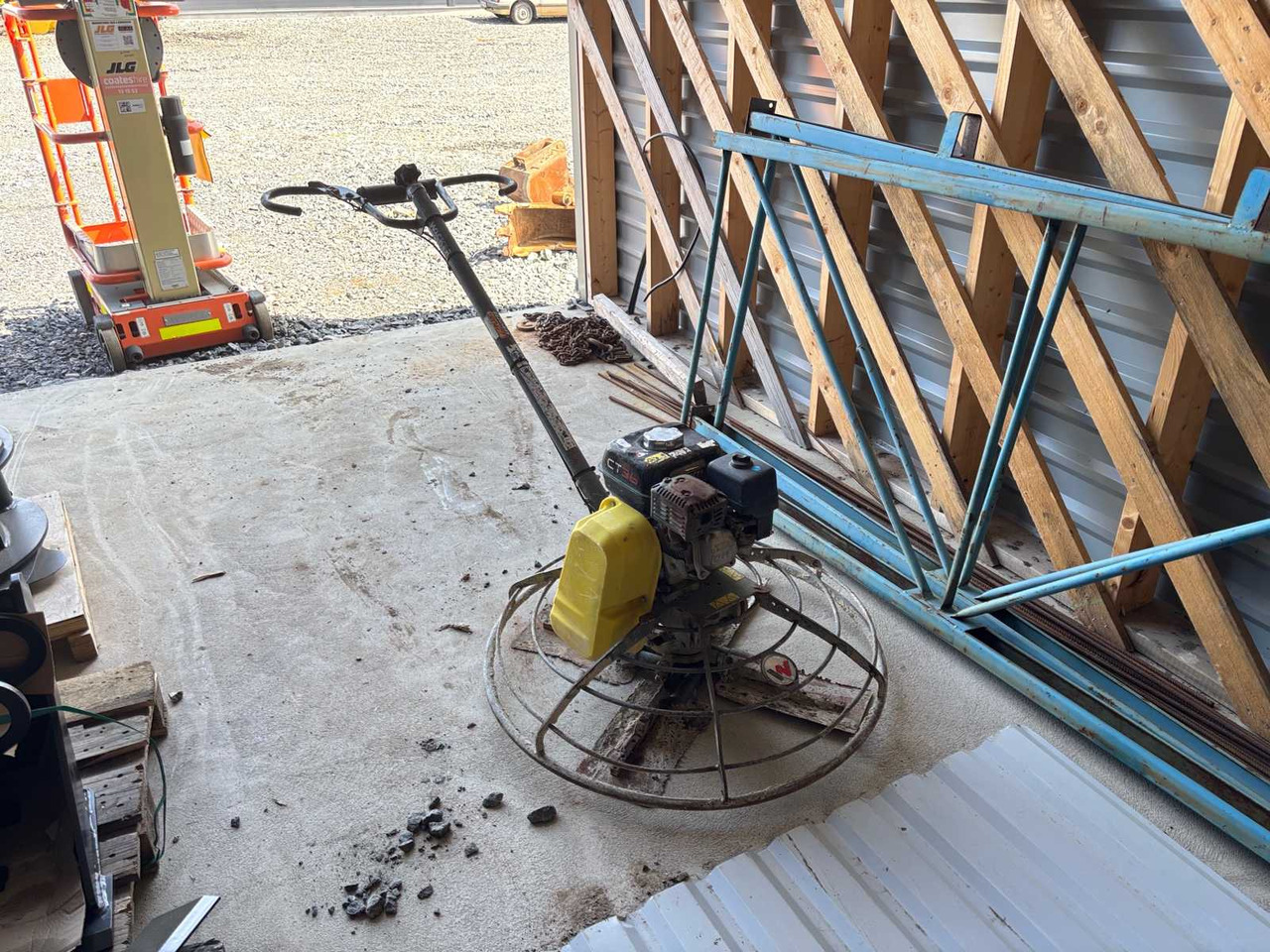 Wacker Neuson Trowel CT 36-5A concrete grinder - Betonkeverő: 3 kép. Wacker Neuson Trowel CT 36-5A concrete grinder - Betonkeverő: 3 kép.