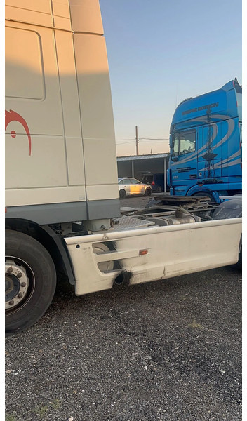 DAF 95.480 XF95.480 AUTOMATIC - Terminál targoncá: 4 kép. DAF 95.480 XF95.480 AUTOMATIC - Terminál targoncá: 4 kép.