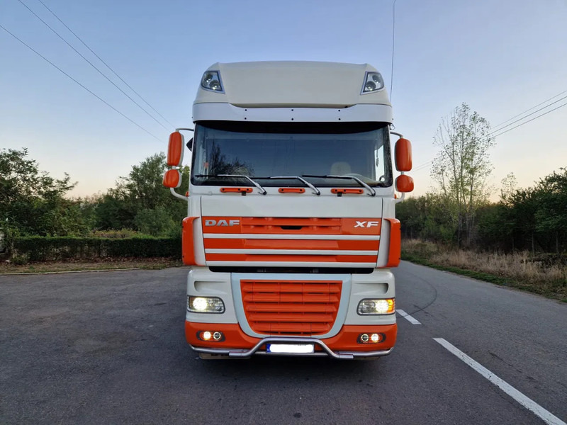DAF XF 105.460 Manual - Terminál targoncá: 1 kép. DAF XF 105.460 Manual - Terminál targoncá: 1 kép.